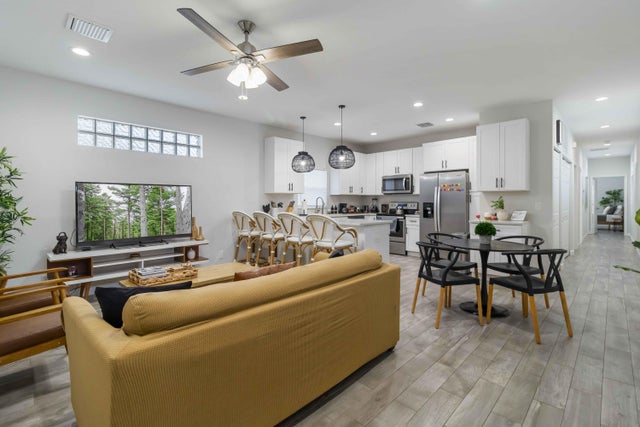 1 of 39 - 18 S D St, Lake Worth Beach, FL
