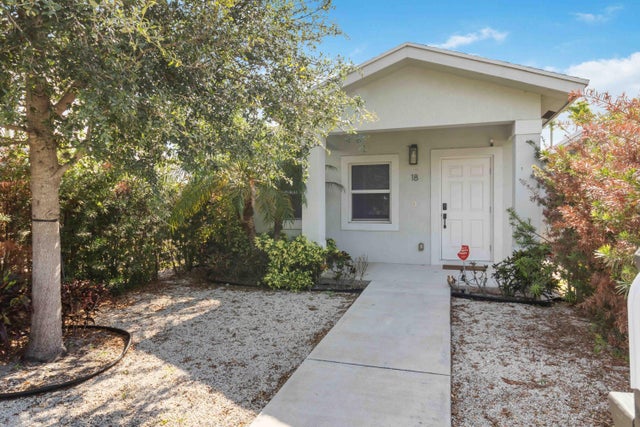 2 of 39 - 18 S D St, Lake Worth Beach, FL