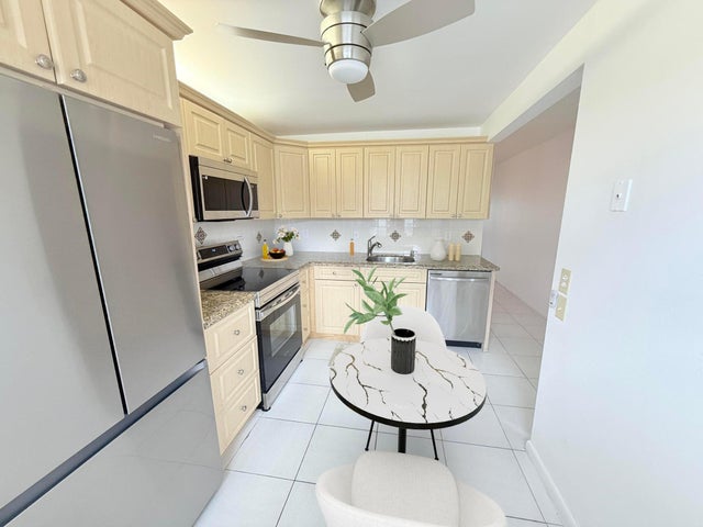 1 of 56 - 1036 Hythe B #b, Boca Raton, FL