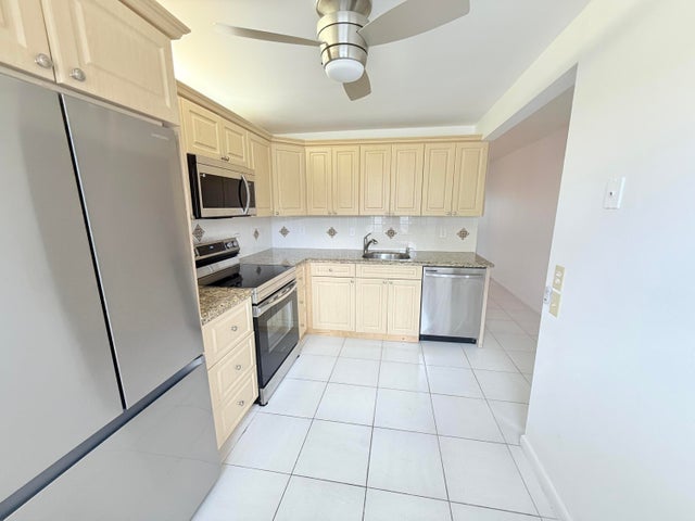 3 of 51 - 1036 Hythe B #b, Boca Raton, FL