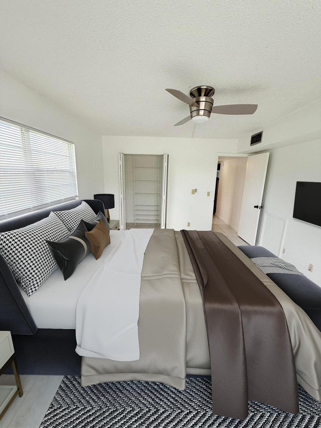5 of 56 - 1036 Hythe B #b, Boca Raton, FL