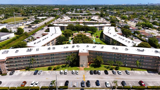 1 of 18 - 300 Village Green Cir S #420, Palm Springs, FL