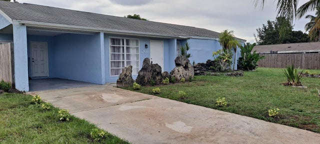2 of 19 - 201 Ne Solida Circle, Port Saint Lucie, FL