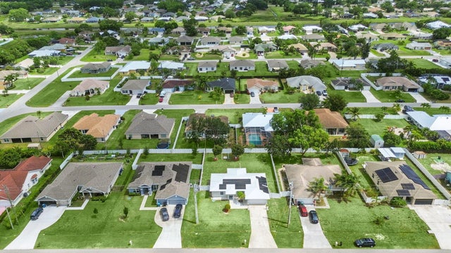 4 of 28 - 5298 Nw North Macedo Blvd, Port Saint Lucie, FL