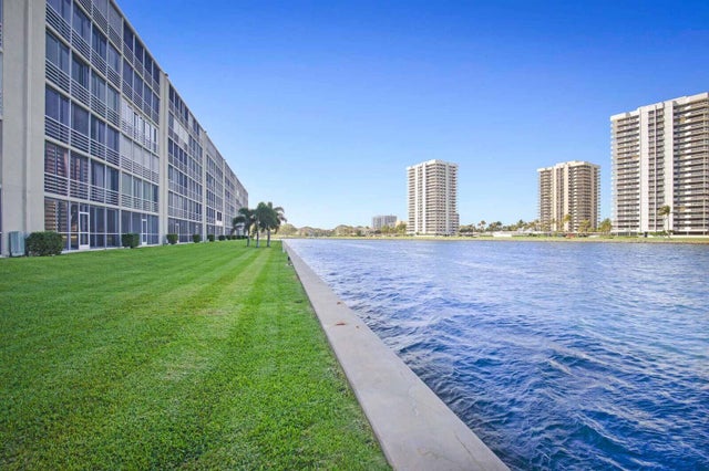 3 of 27 - 44 Yacht Club Drive #212, North Palm Beach, FL