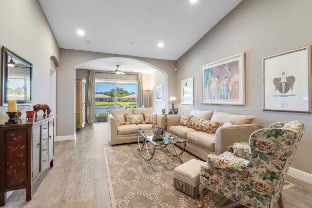 4 of 31 - 10601 Royal Caribbean Circle, Boynton Beach, FL