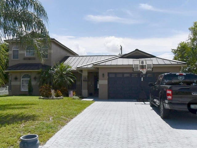 1 of 20 - 552 Sw Dauphin Av, Port Saint Lucie, FL