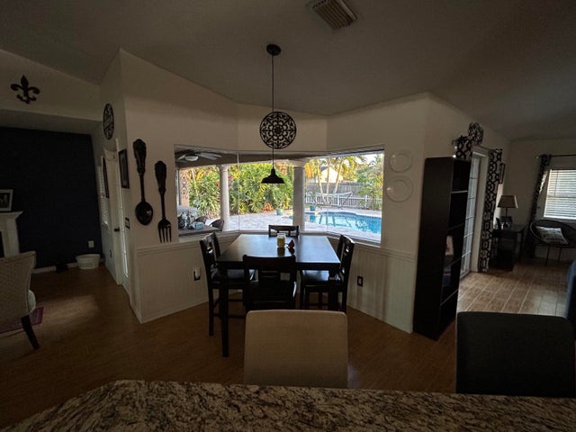 4 of 20 - 552 Sw Dauphin Av, Port Saint Lucie, FL