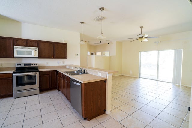 1 of 23 - 209 Round Man Street, Leesburg, FL