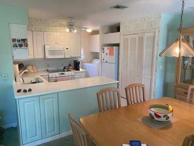 2 of 48 - 654 Sw Centre Court #202, Vero Beach, FL