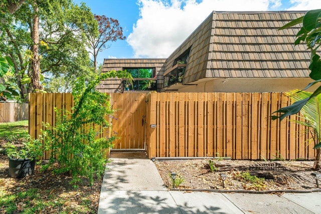 2 of 21 - 4059 Palm Bay Cir #c, West Palm Beach, FL