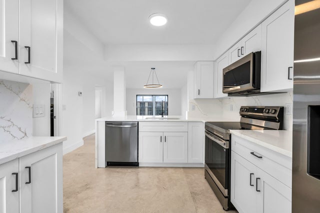 2 of 20 - 7290 Kinhghurst Dr #701, Delray Beach, FL