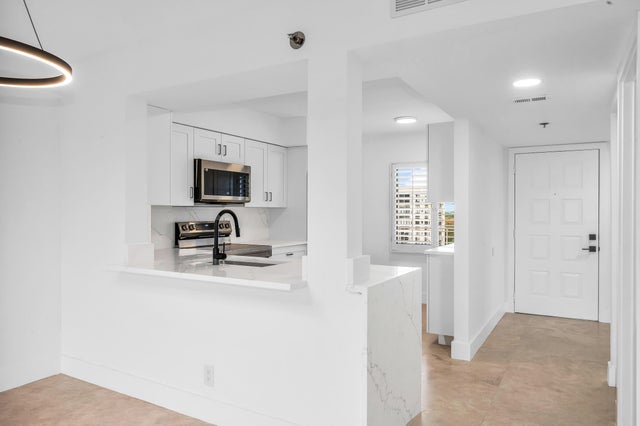 4 of 20 - 7290 Kinhghurst Dr #701, Delray Beach, FL