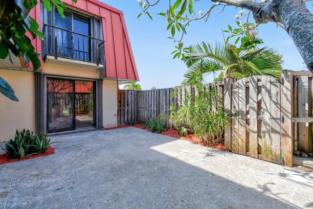3 of 39 - 3203 Meridian Wy N #d, Palm Beach Gardens, FL