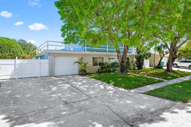 2 of 37 - 7 Willow Road, Tequesta, FL
