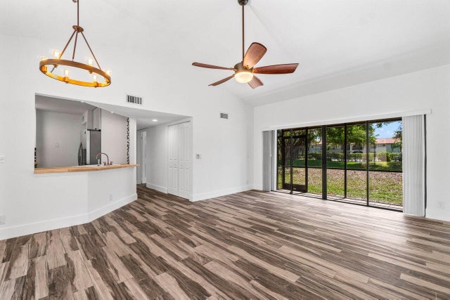 4 of 29 - 7 Via De Casas Sur #102, Boynton Beach, FL
