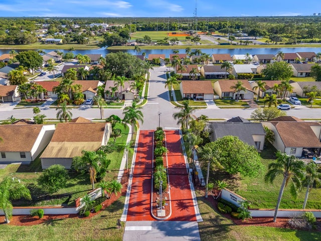 4 of 39 - 2234 Se Brekenridge Cir, Port Saint Lucie, FL