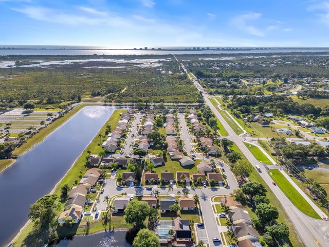 5 of 39 - 2234 Se Brekenridge Cir, Port Saint Lucie, FL