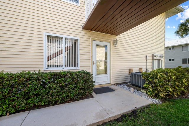 5 of 50 - 210 Se Village Drive #210, Port Saint Lucie, FL