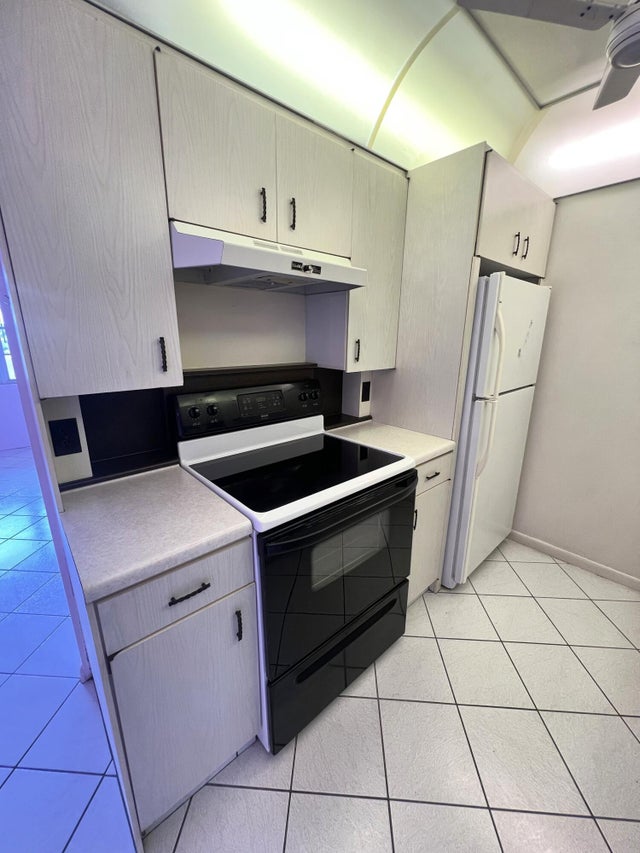 5 of 25 - 3037 Cambridge B, Deerfield Beach, FL