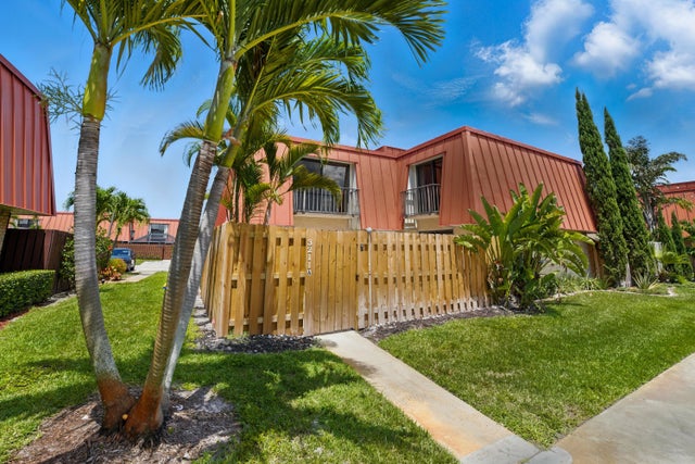 1 of 29 - 3211 S Meridian Wy S #a, Palm Beach Gardens, FL