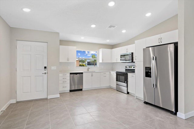 3 of 24 - 15 Jacaranda Lane, Port Saint Lucie, FL