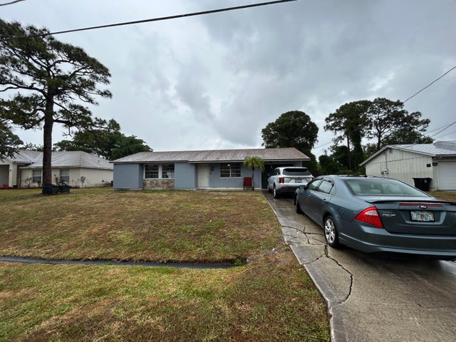 1 of 12 - 213 Sw Chapman Av, Port Saint Lucie, FL