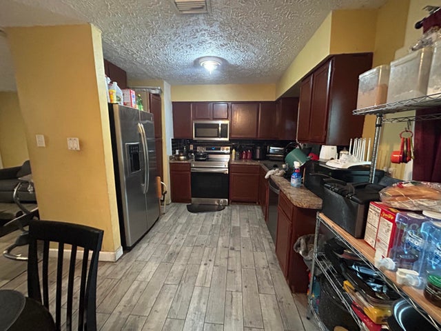 2 of 12 - 213 Sw Chapman Av, Port Saint Lucie, FL