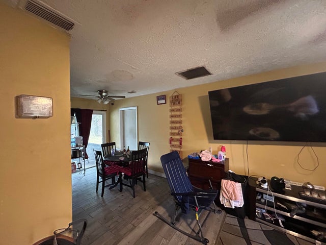 3 of 12 - 213 Sw Chapman Av, Port Saint Lucie, FL