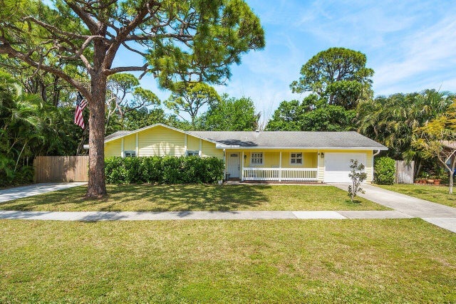 1 of 21 - 903 Oak Circle, Jupiter, FL