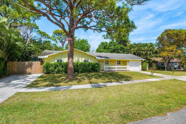 2 of 21 - 903 Oak Circle, Jupiter, FL