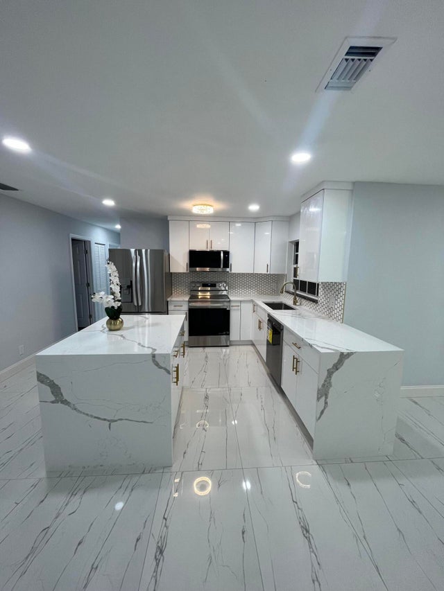 2 of 31 - 1720 Sw 13th St, Boca Raton, FL