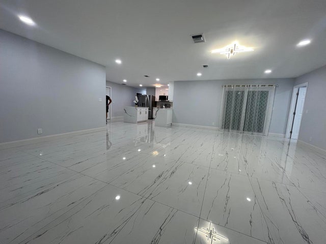 5 of 31 - 1720 Sw 13th St, Boca Raton, FL