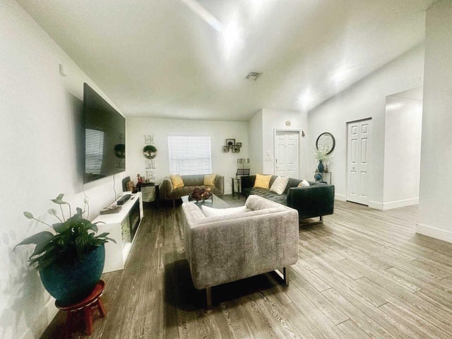 4 of 25 - 1373 Sw Prairie Circle, Port Saint Lucie, FL