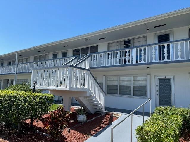 1 of 15 - 98 E Kingswood E #e, West Palm Beach, FL
