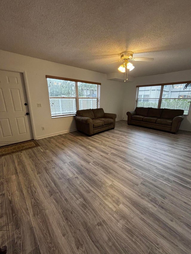 4 of 14 - 43 Essex Ct #b, Royal Palm Beach, FL