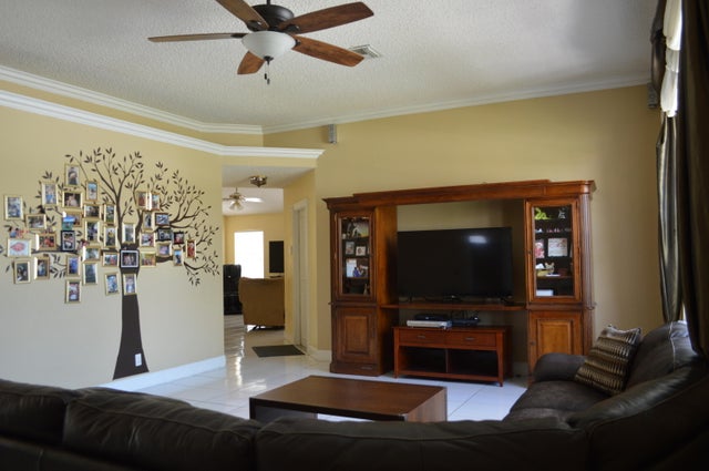 2 of 47 - 141 Kings Wy, Royal Palm Beach, FL
