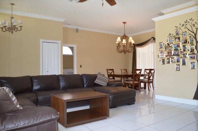 5 of 47 - 141 Kings Wy, Royal Palm Beach, FL