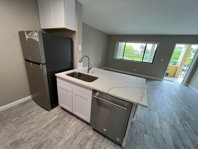 2 of 7 - 1432 Meadows Cir W, Boynton Beach, FL