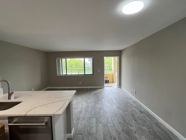 3 of 7 - 1432 Meadows Cir W, Boynton Beach, FL