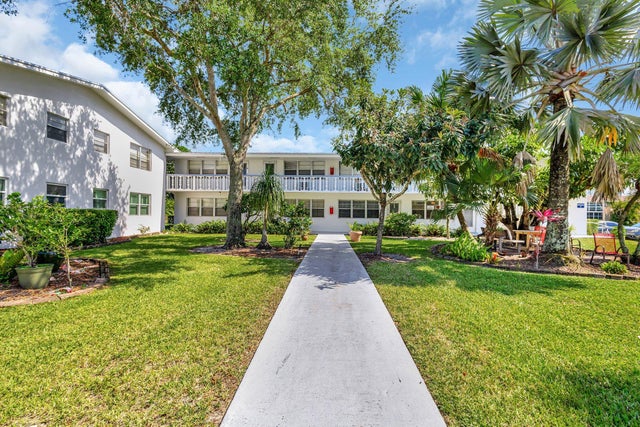 2 of 47 - 398 Sheffield Q, West Palm Beach, FL