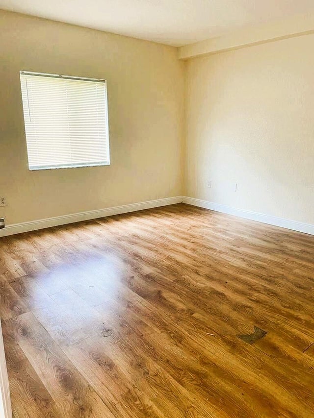 4 of 7 - 1055 Golden Lakes Blvd #213, West Palm Beach, FL