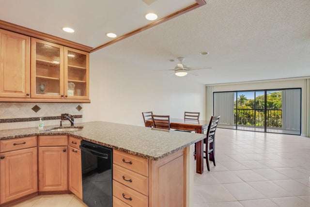 5 of 24 - 4411 Trevi Court #303, Lake Worth, FL