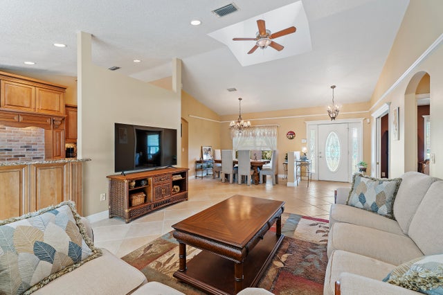 4 of 23 - 815 Sw Rustic Circle, Stuart, FL