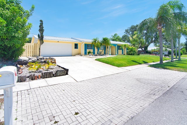 2 of 31 - 360 Saturn Avenue, Tequesta, FL