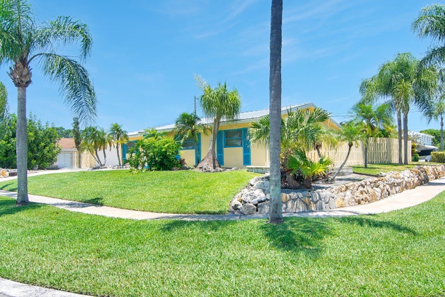 3 of 31 - 360 Saturn Avenue, Tequesta, FL