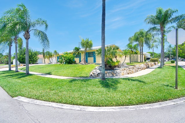 4 of 31 - 360 Saturn Avenue, Tequesta, FL