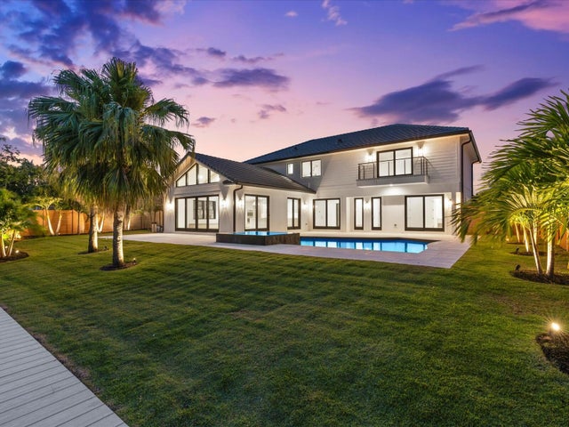 2 of 43 - 8 Leeward Circle, Tequesta, FL
