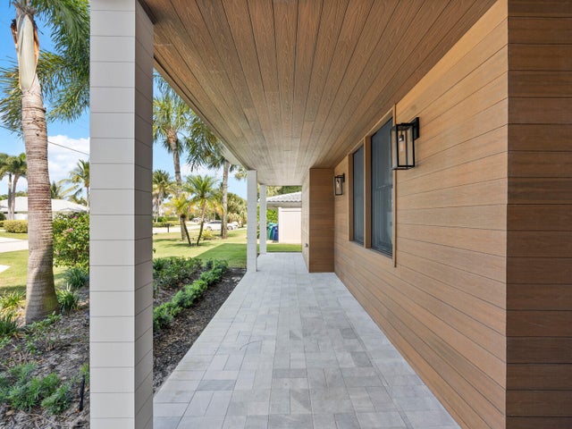 5 of 47 - 8 Leeward Cir, Tequesta, FL
