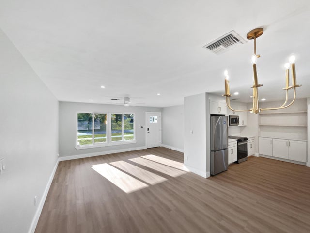 3 of 32 - 417 Philadelphia Dr, Jupiter, FL